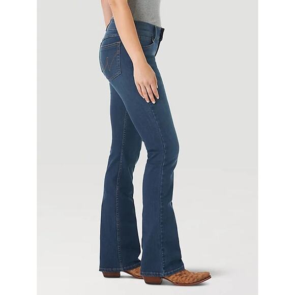 Wrangler Denim - NWT Wrangler Essential Mid Rise Bootcut Jeans - 1009MWZHK